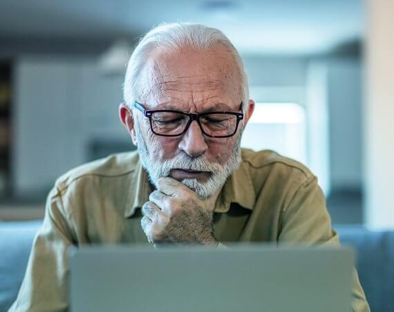 seniori a postupy pri podvodoch ilustračný obrázok ESET