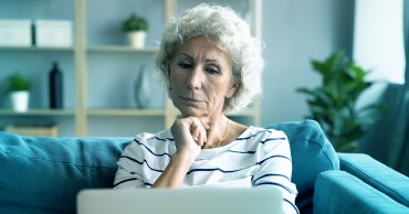 Seniori Ako rozpoznať obsah vytvorený umelou inteligenciou ilustračný obrázok ESET