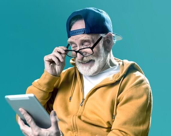 Seniori vianočné online nakupovanie ilustračný obrázok ESET